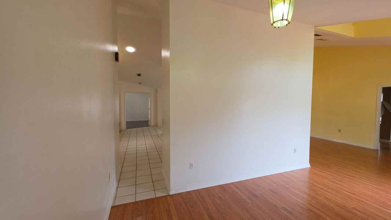 10051 Dorset Dr - Photo 7 of 36