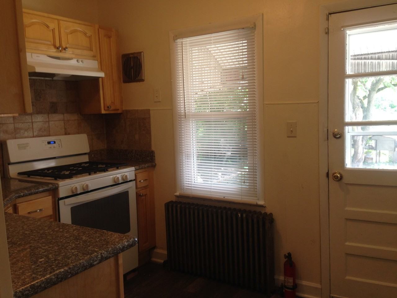 181 Anderson St - Photo 5 of 18
