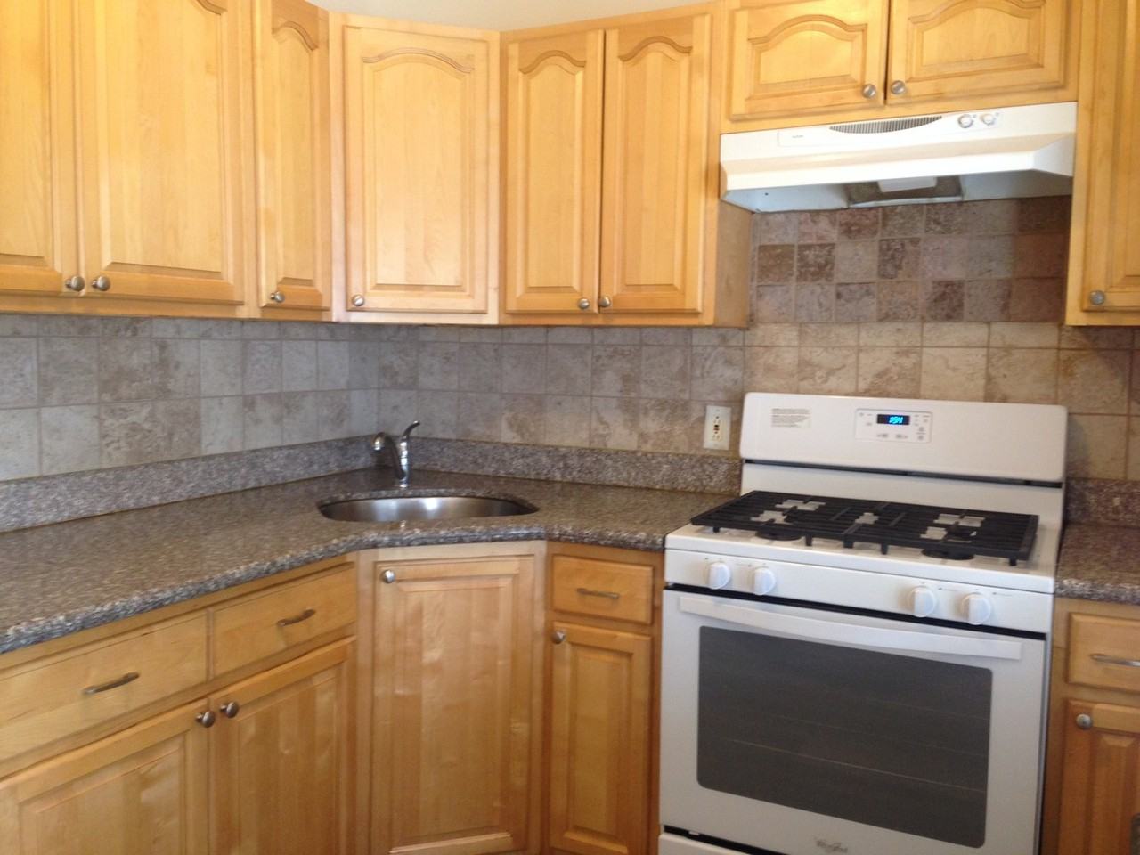 181 Anderson St - Photo 6 of 18