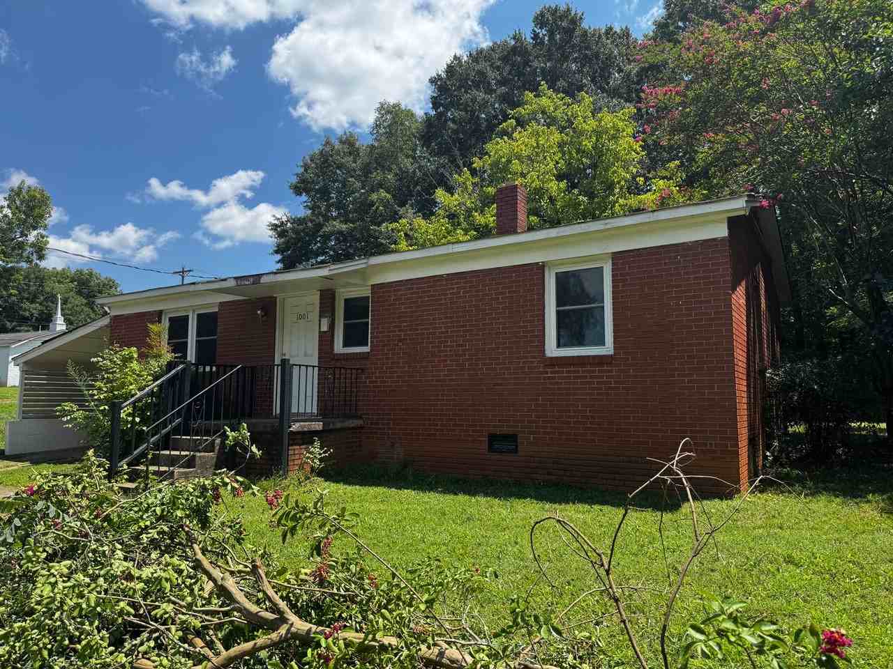 1001 Wilmouth St - Photo 2 of 26