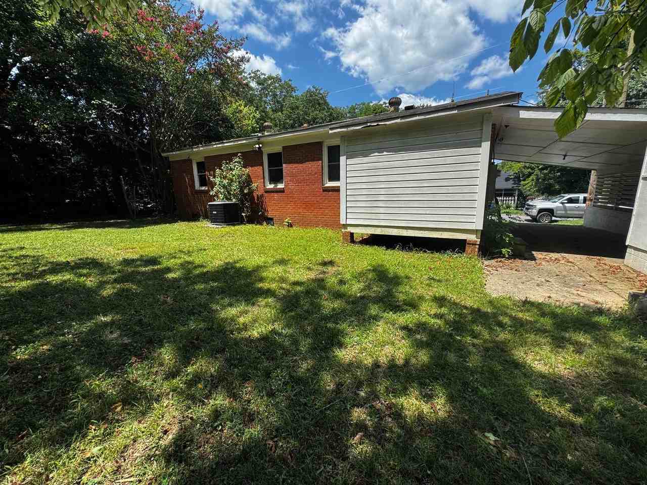 1001 Wilmouth St - Photo 3 of 26