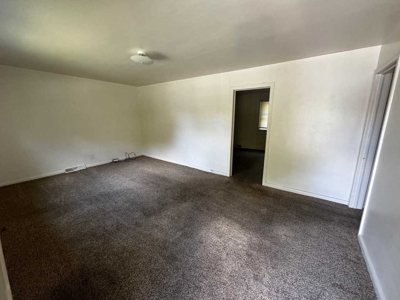 1001 Wilmouth St - Photo 4 of 26