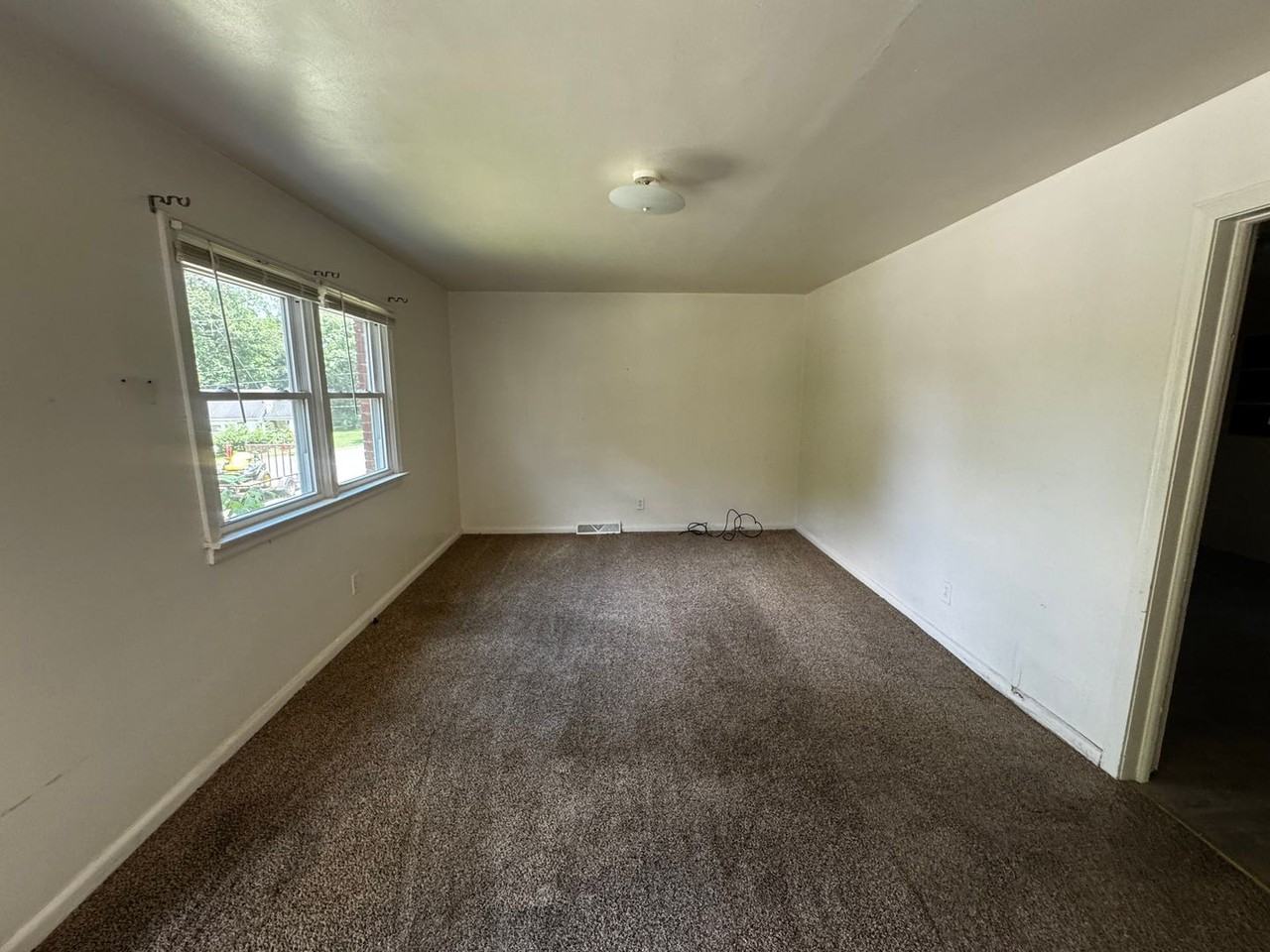 1001 Wilmouth St - Photo 5 of 26