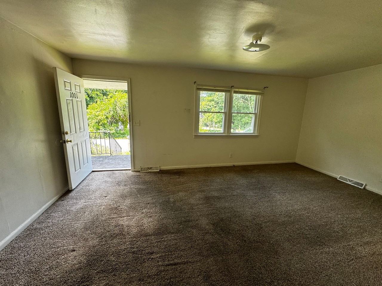 1001 Wilmouth St - Photo 6 of 26