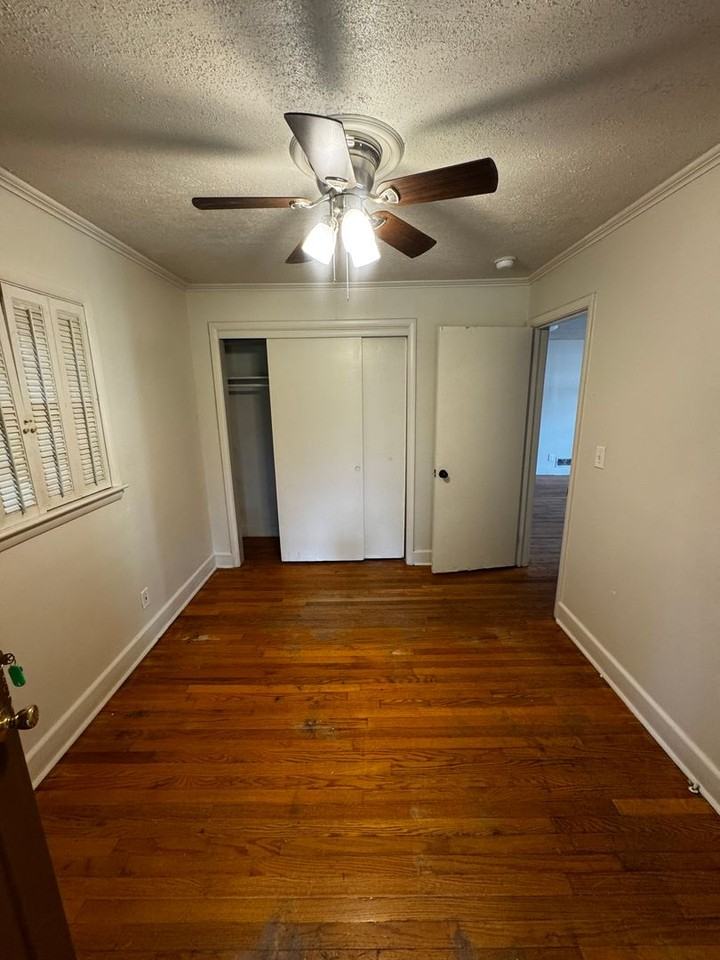 416 Stroud Rd - Photo 5 of 25