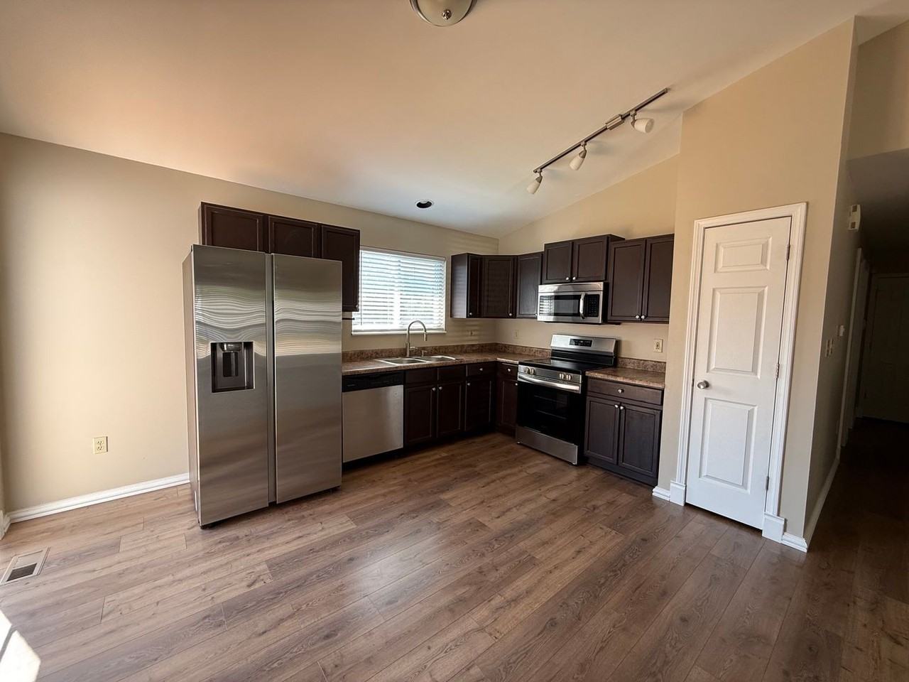 2158 San Simeon Dr - Photo 4 of 16