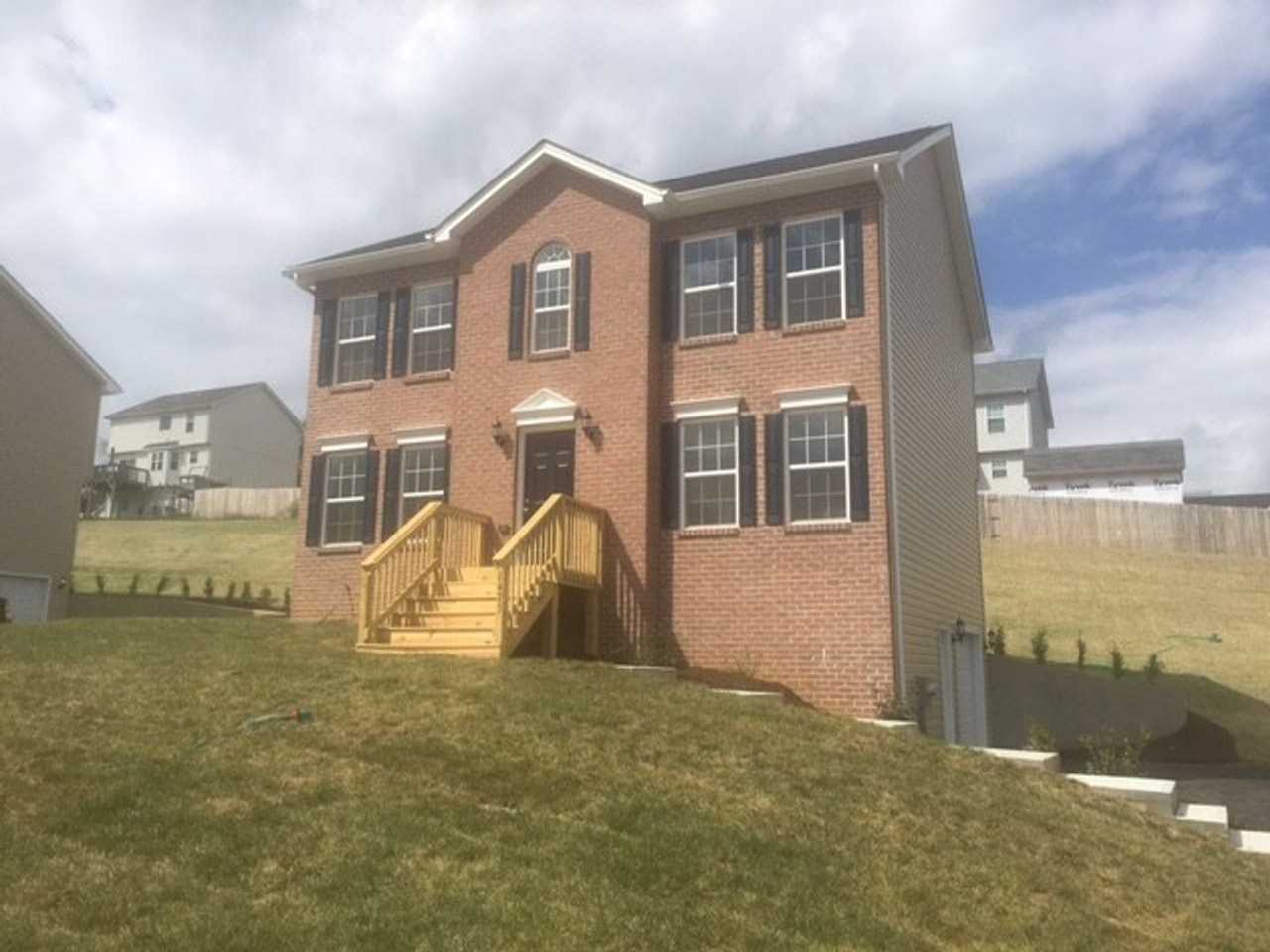 1475 Kensington Way - Photo 5 of 10