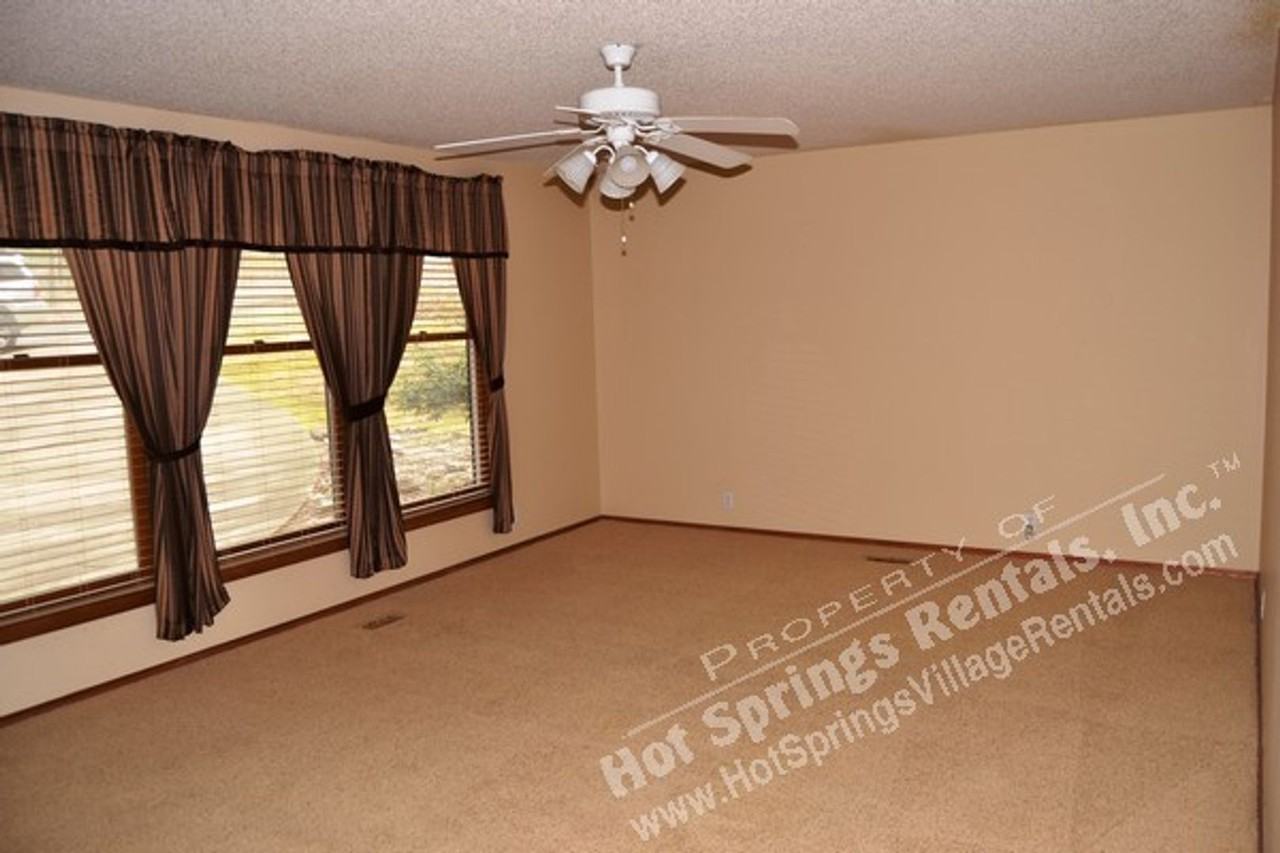 9 Ona Cir - Photo 4 of 27