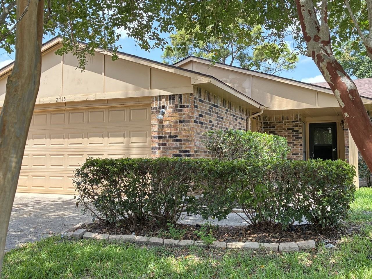2715 Kingfisher Dr - Photo 2 of 27