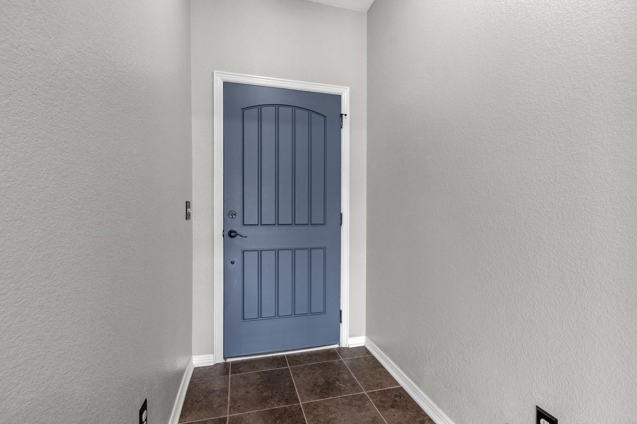 1166 S Blue Willow Ave - Photo 5 of 29