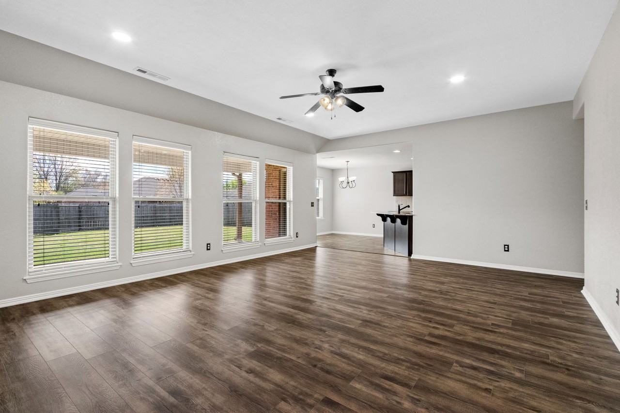 1166 S Blue Willow Ave - Photo 6 of 29