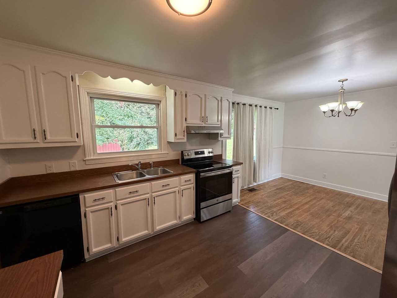 4953 Stillwood Dr - Photo 7 of 20