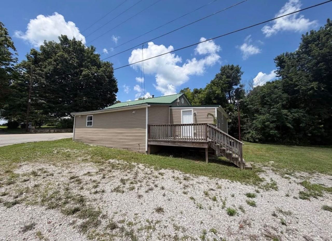 2306 Richardsville Rd - Photo 2 of 10