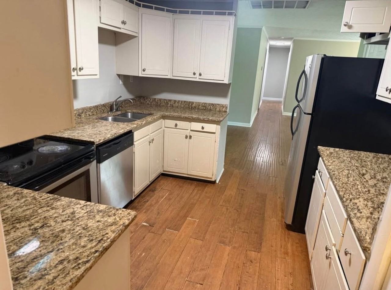 453 Dorchester Dr - Photo 5 of 9
