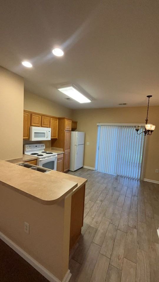 160 Chenoa Dr #B - Photo 2 of 15