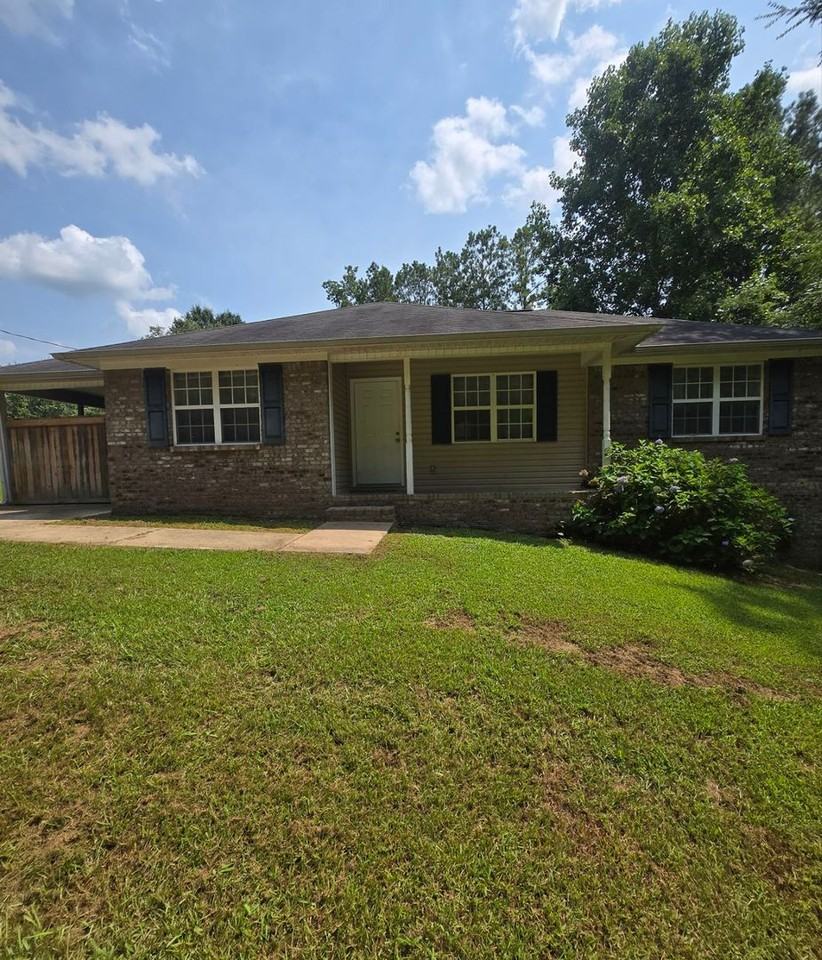 180 Dogwood Ave - Photo 2 of 16