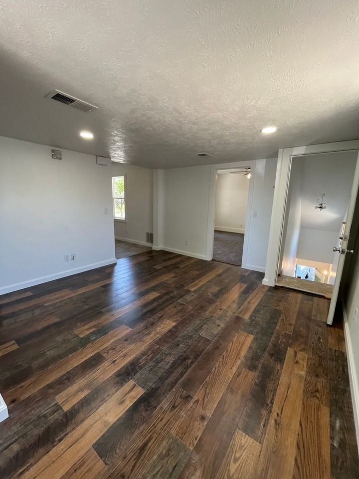 616 S Duluth Ave #2 - Photo 2 of 14