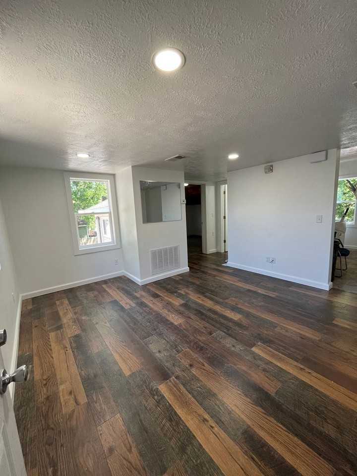 616 S Duluth Ave #2 - Photo 3 of 14