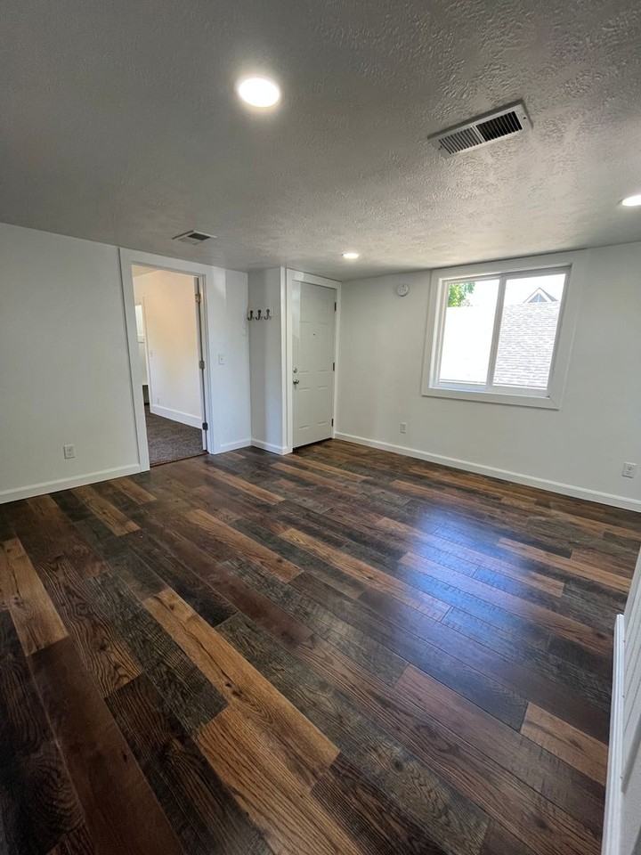 616 S Duluth Ave #2 - Photo 4 of 14