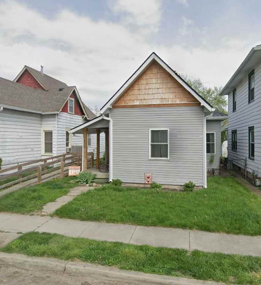 1221 Saint Peter St - Photo 2 of 14