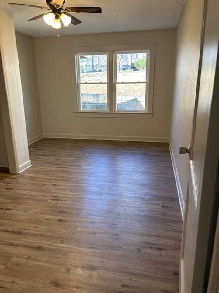 438 Northside Dr #B - Photo 2 of 4