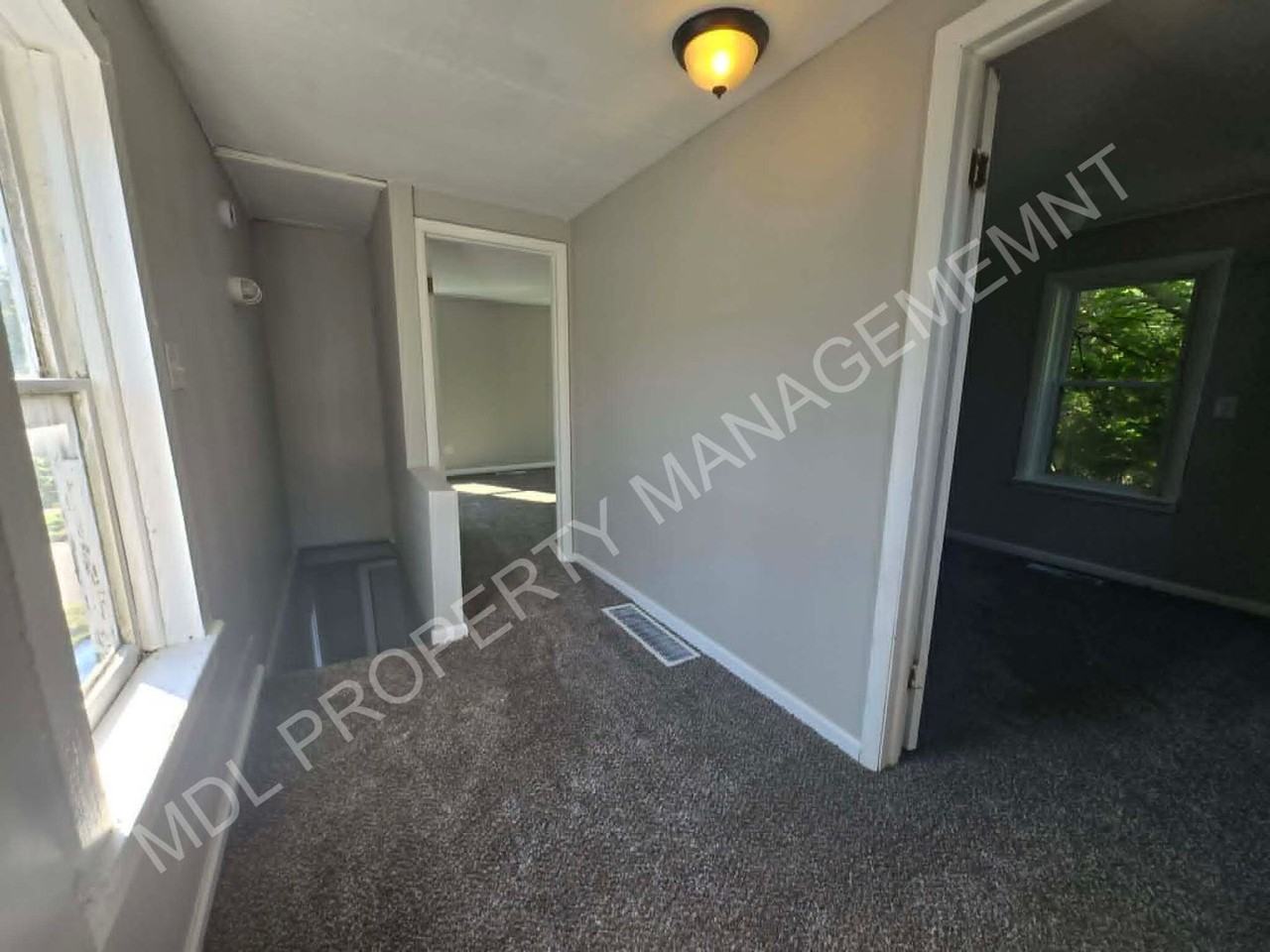 913 N Granger St - Photo 4 of 11