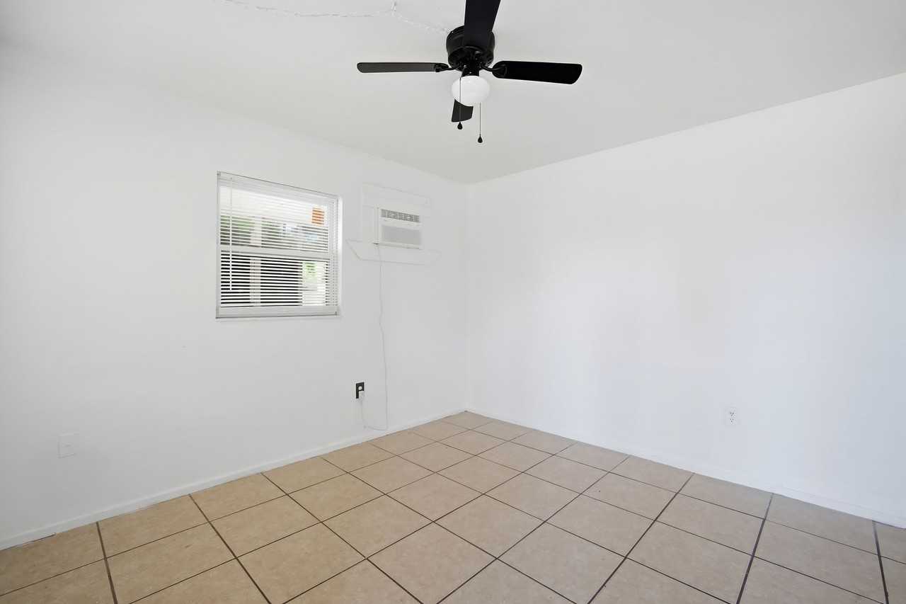 5801 11th Street Ct E - Photo 5 of 20