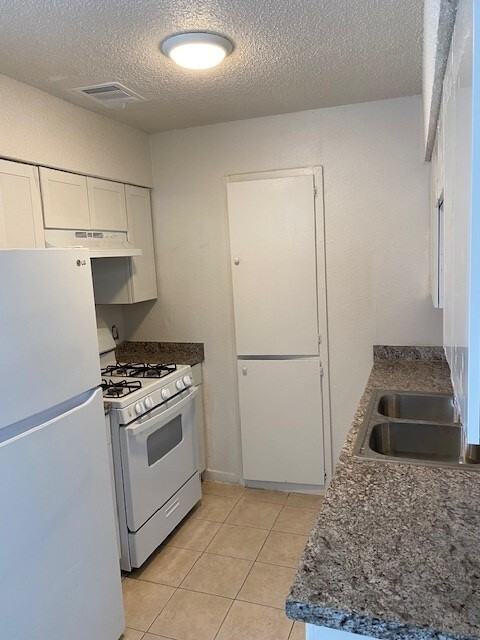 609 Flournoy Dr #A - Photo 4 of 11