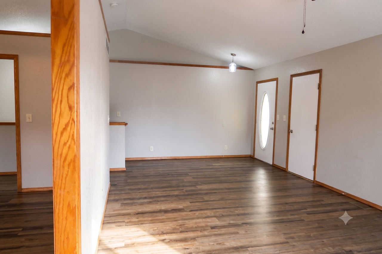 123 N Florence St - Photo 2 of 16