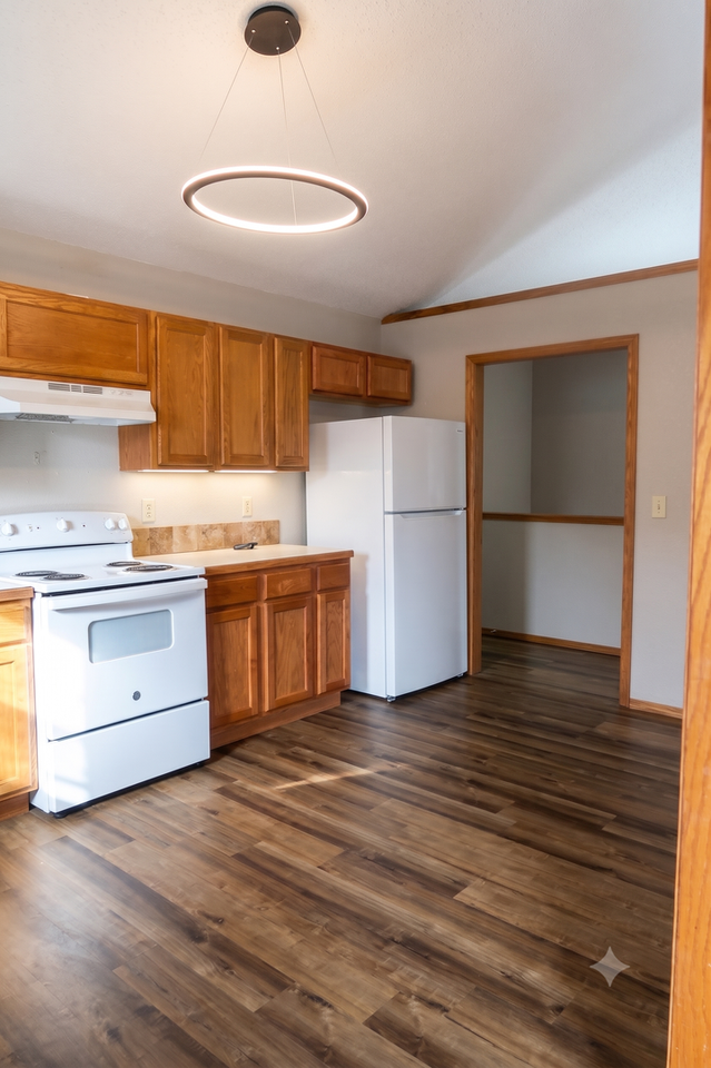 123 N Florence St - Photo 7 of 16