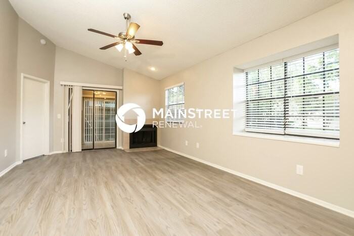 548 Portland Cir - Photo 3 of 16