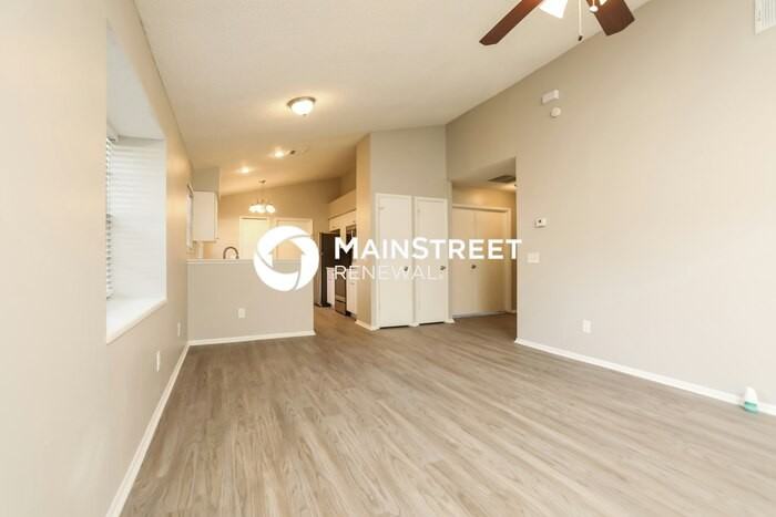 548 Portland Cir - Photo 4 of 16