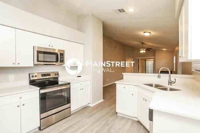 548 Portland Cir - Photo 6 of 16