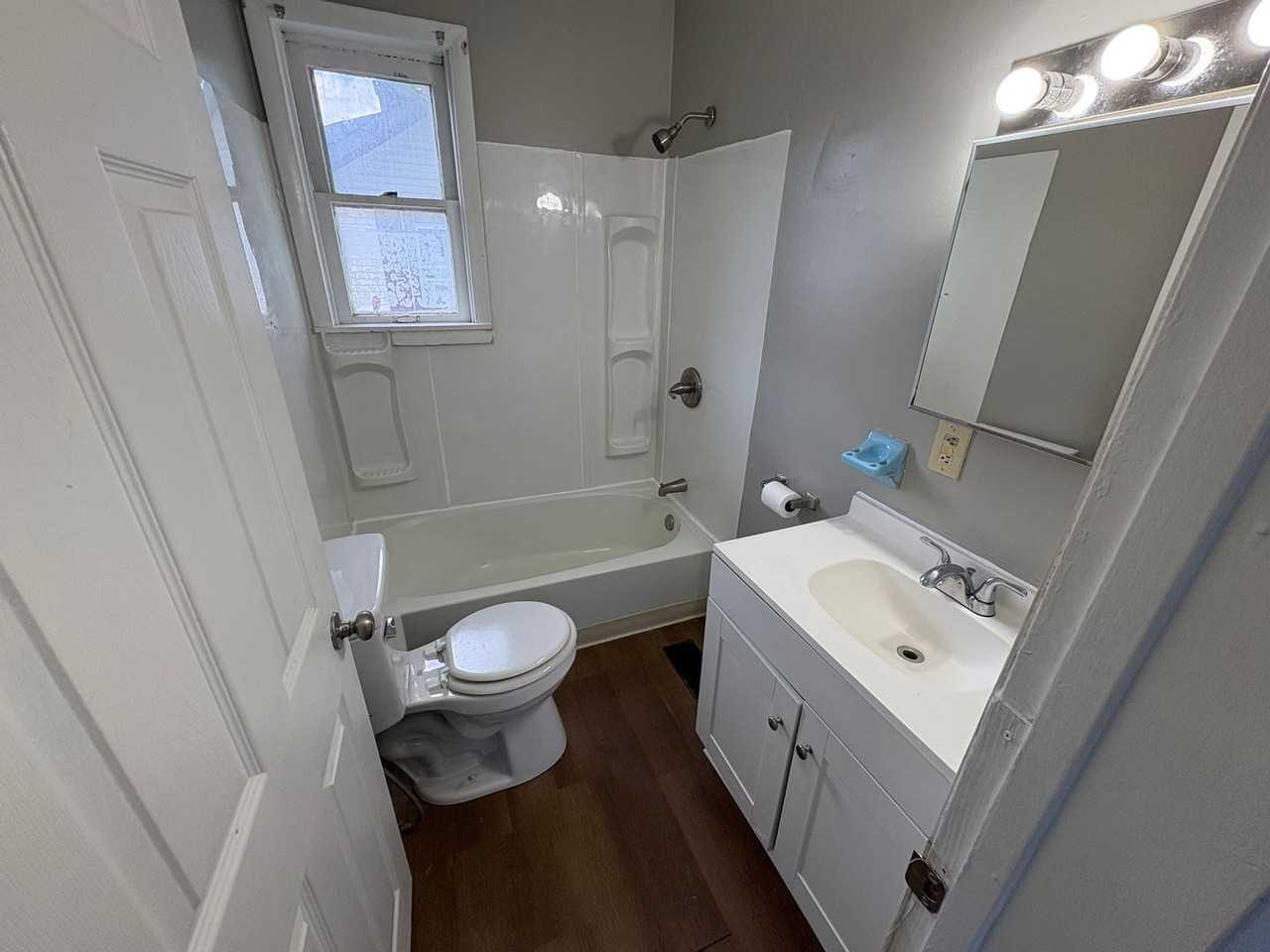 619 S 22nd St - Photo 4 of 12