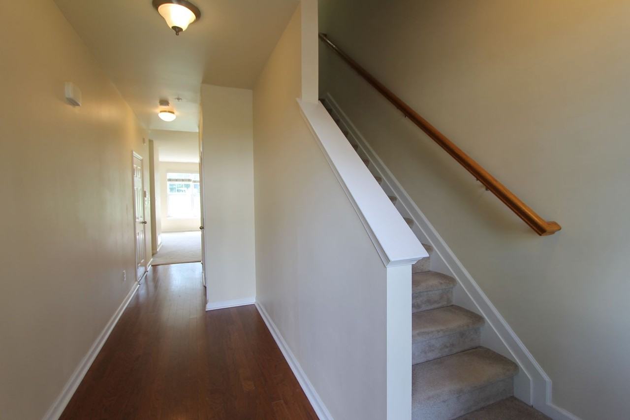 316 Ross Ct - Photo 2 of 38