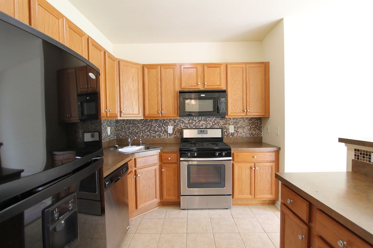 316 Ross Ct - Photo 3 of 38