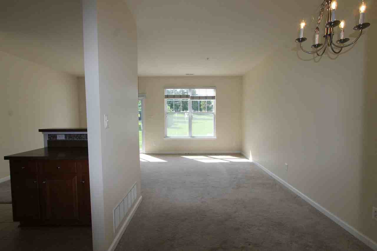 316 Ross Ct - Photo 5 of 38