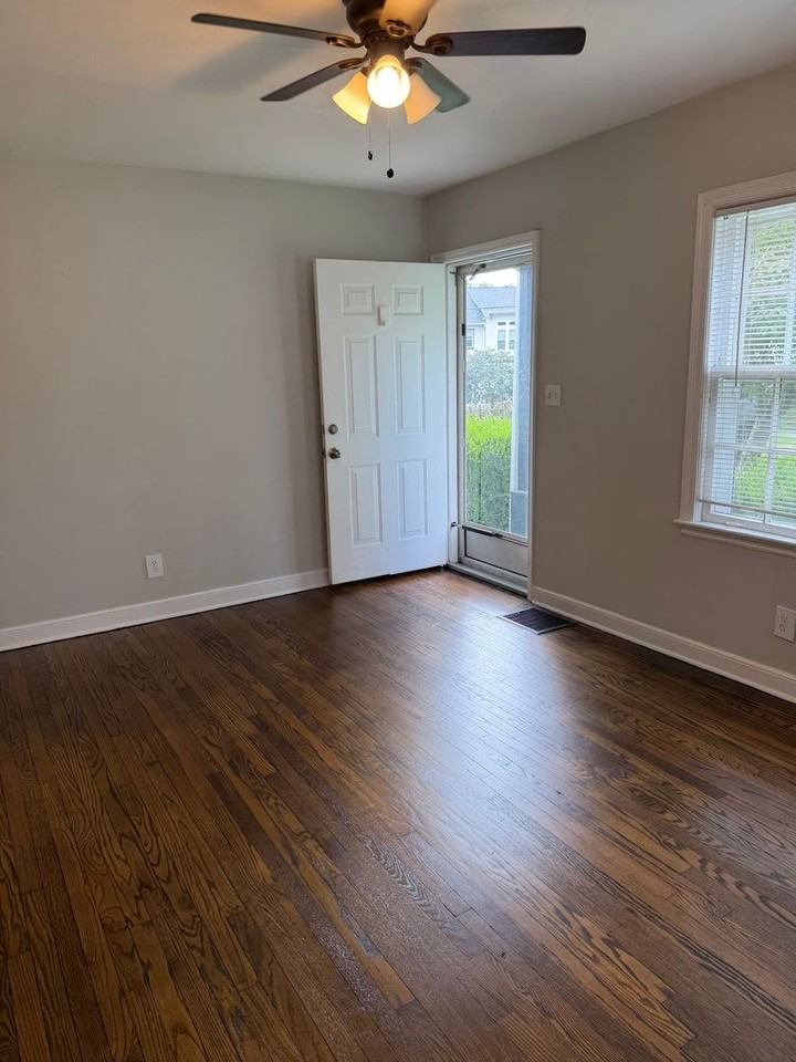 2031 Benjamin St - Photo 2 of 11
