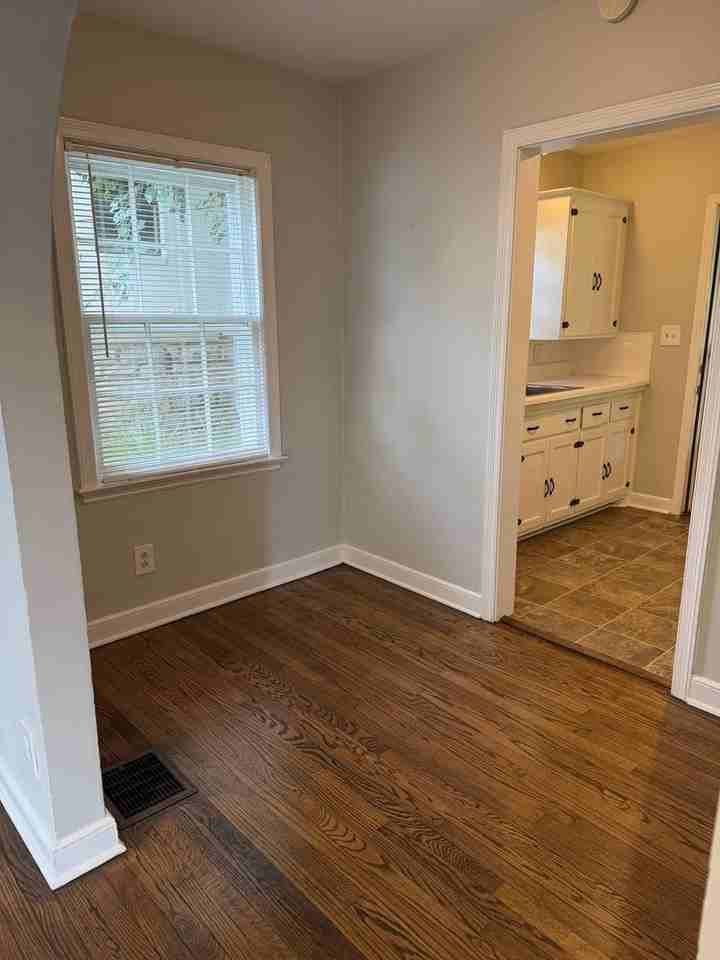 2031 Benjamin St - Photo 4 of 11