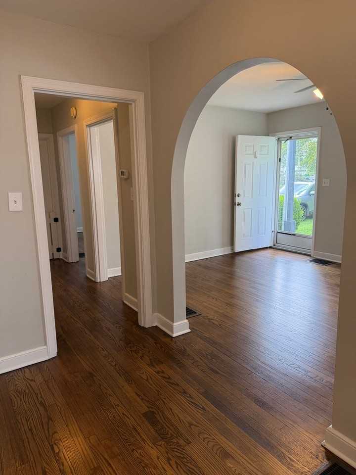 2031 Benjamin St - Photo 5 of 11