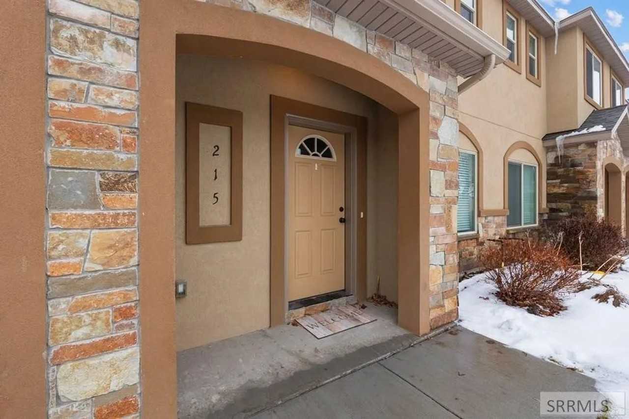 565 Pioneer Rd #215 - Photo 2 of 26
