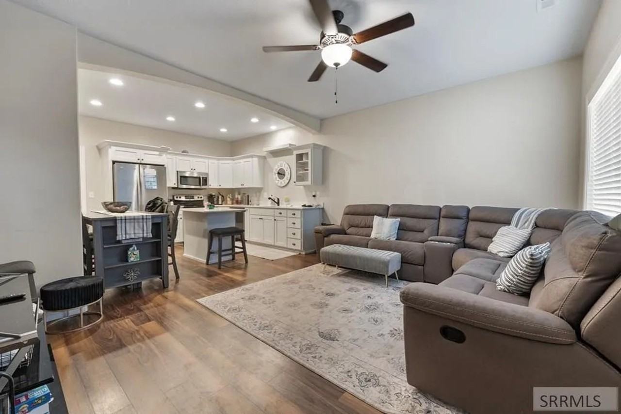 565 Pioneer Rd #215 - Photo 3 of 26