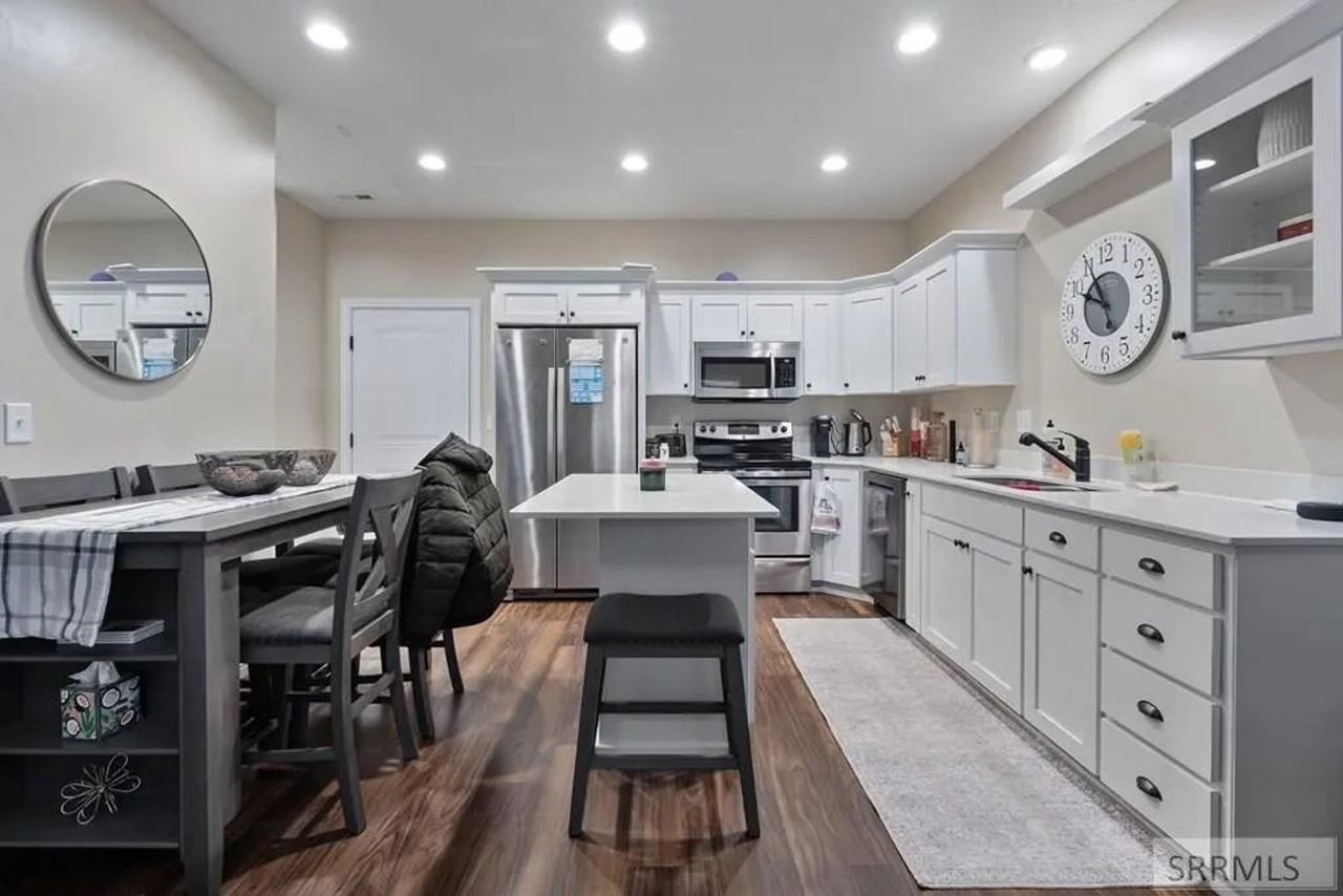 565 Pioneer Rd #215 - Photo 4 of 26