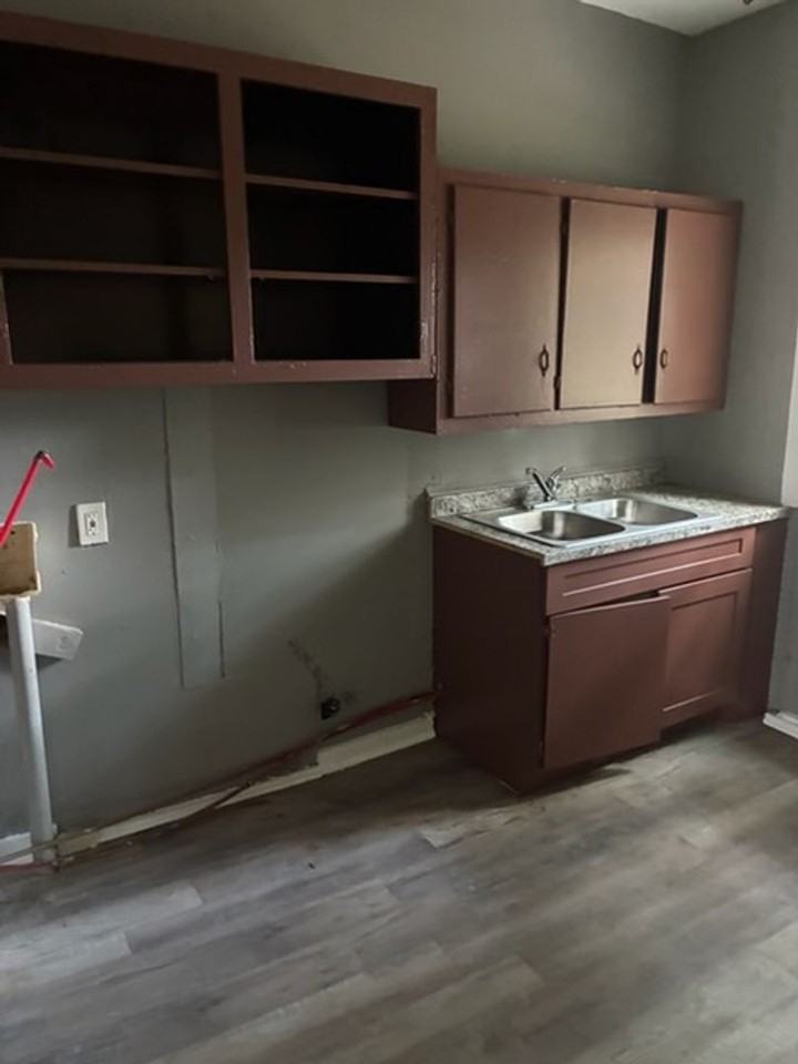 337 28th St - Photo 5 of 6