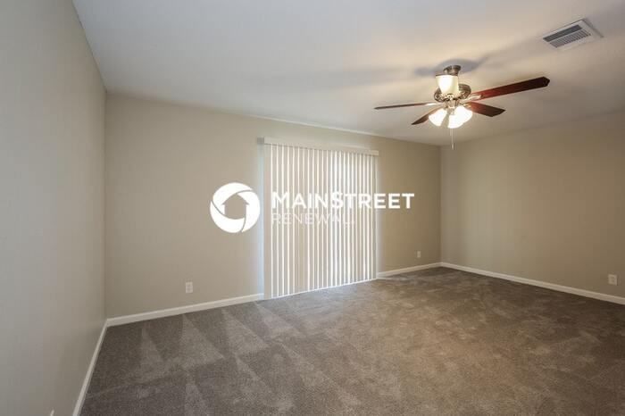 2126 Citroen St - Photo 2 of 15