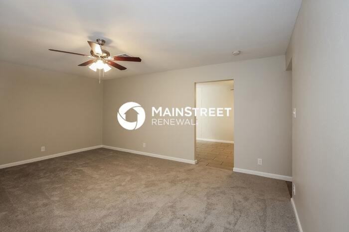 2126 Citroen St - Photo 3 of 15