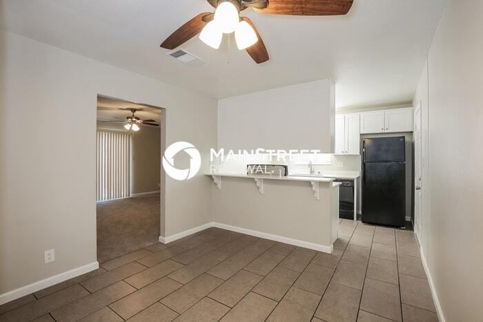 2126 Citroen St - Photo 5 of 15