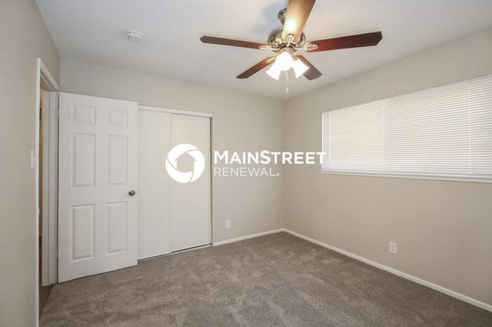 2126 Citroen St - Photo 7 of 15