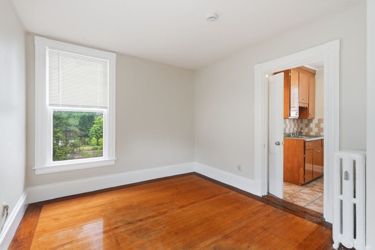 100 N Franklin St #3 - Photo 5 of 23