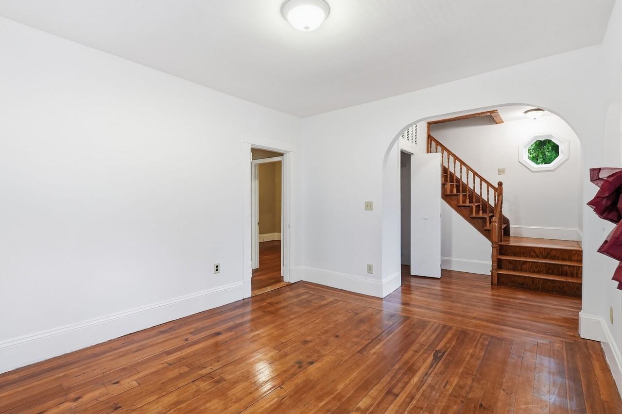 457 N Franklin St - Photo 2 of 32